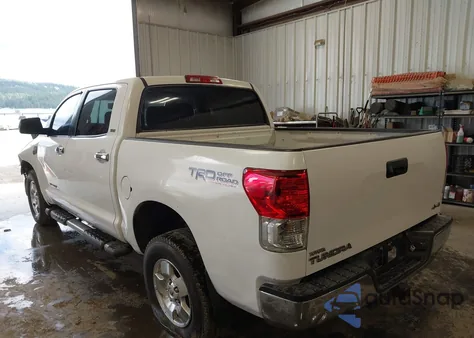 2010 Toyota Tundra Grade 5.7L V8 z USA, uszkodzony, nr VIN 5TFDY5F18AX103666